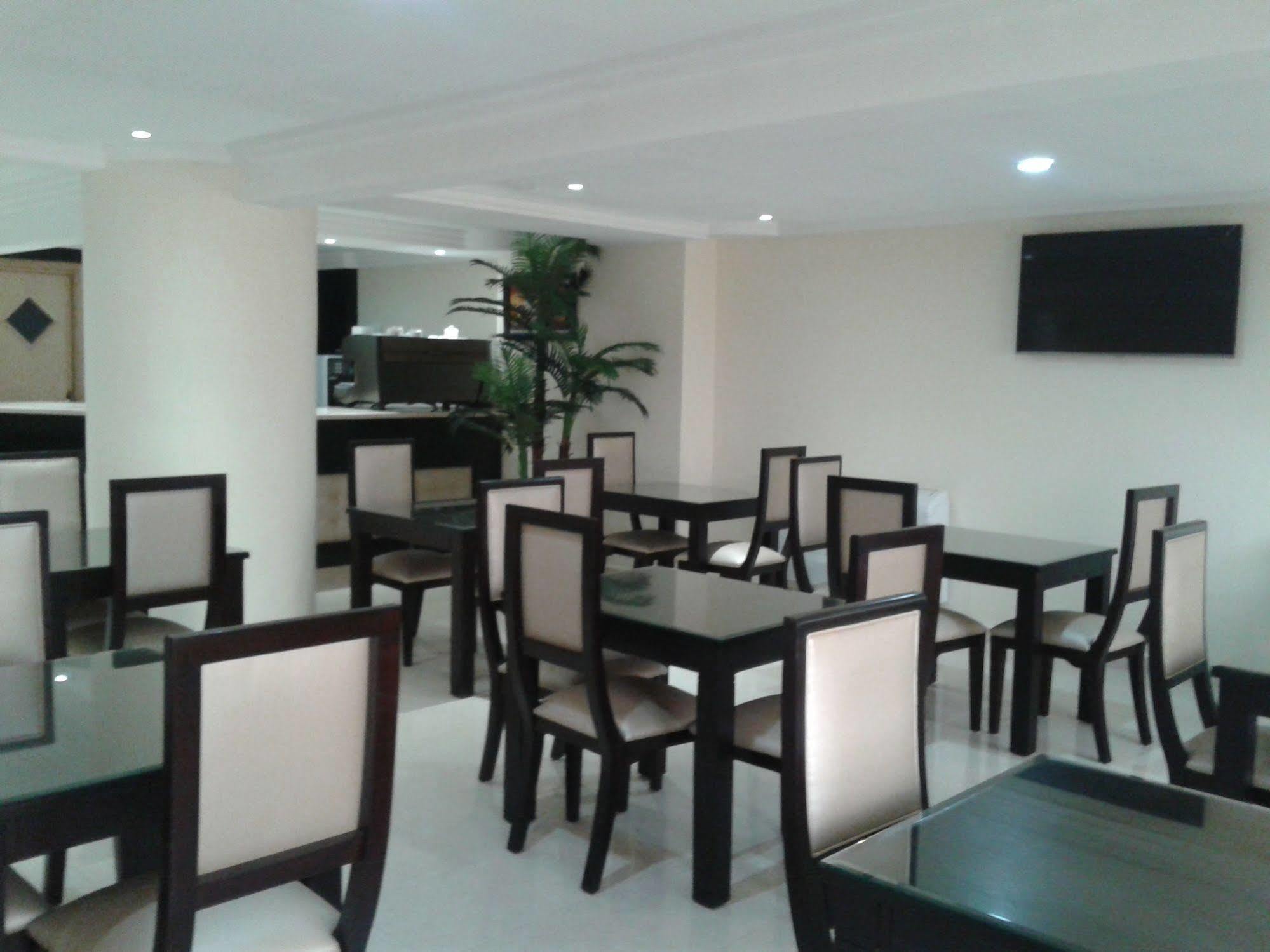 Al Akhawayn Hotel Oujda Exterior photo
