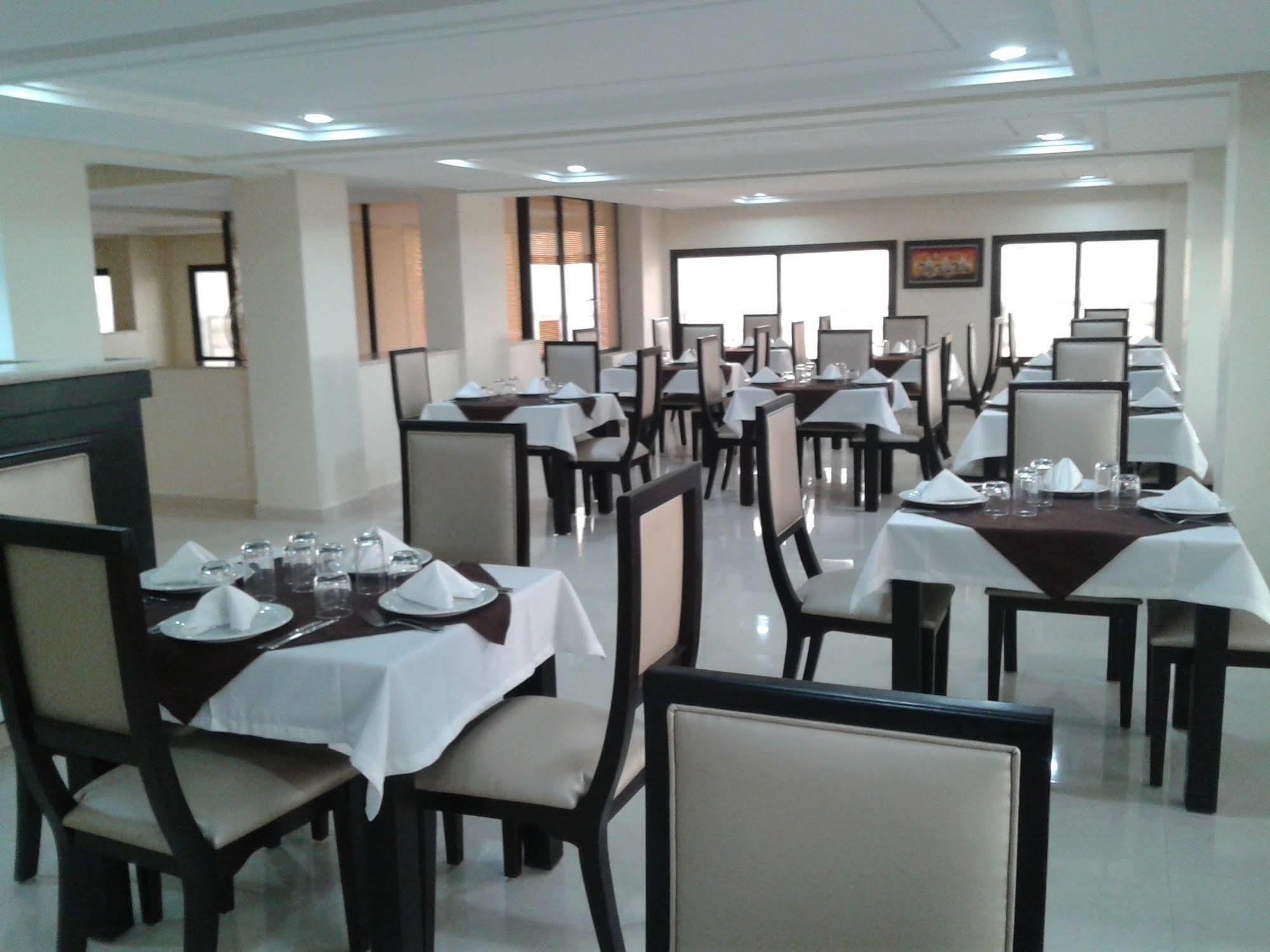 Al Akhawayn Hotel Oujda Exterior photo